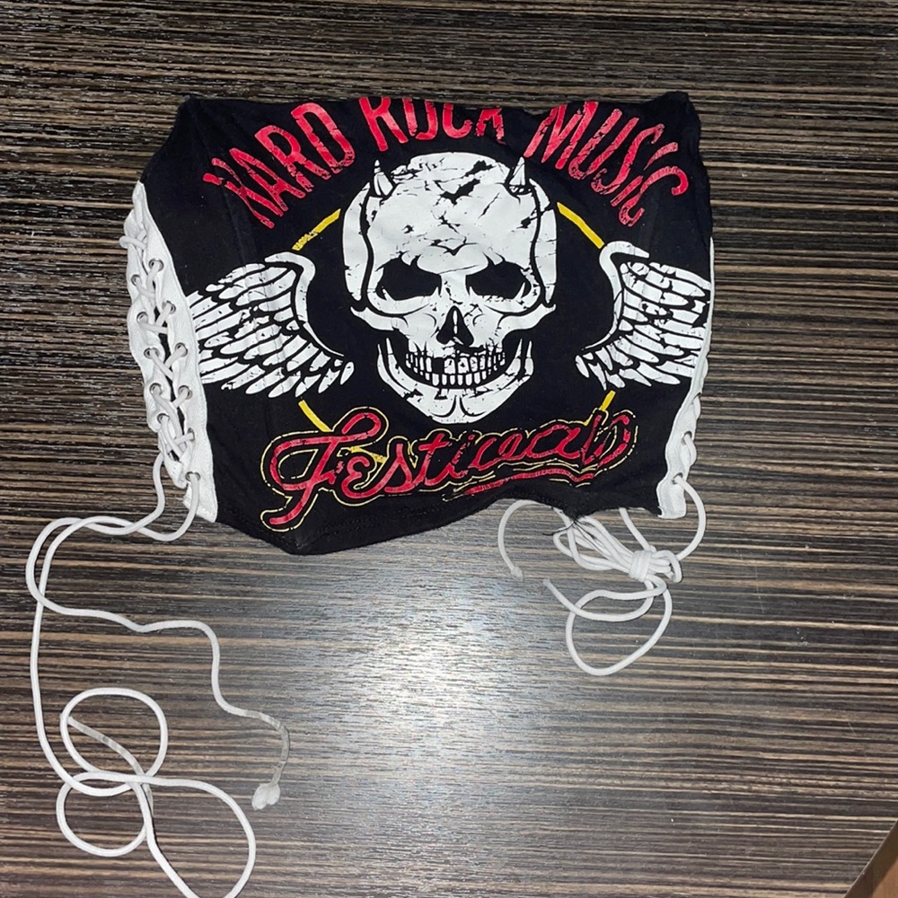 Tank top, skull, ties